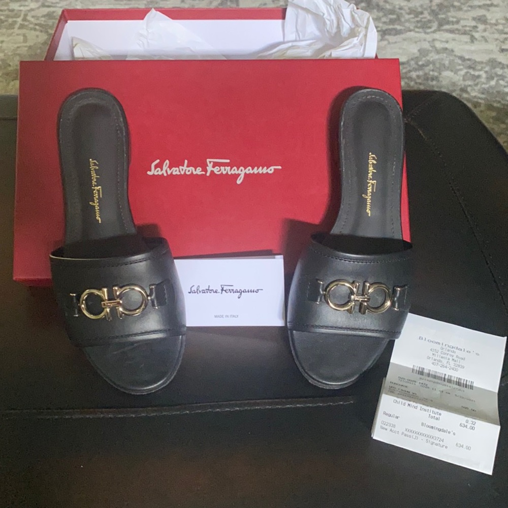 Salvatore Ferragamo black leather sandals size 6.5